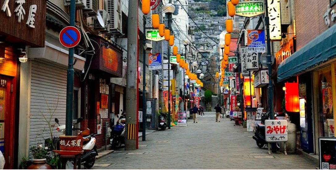 留学先・長崎の商店街の風景